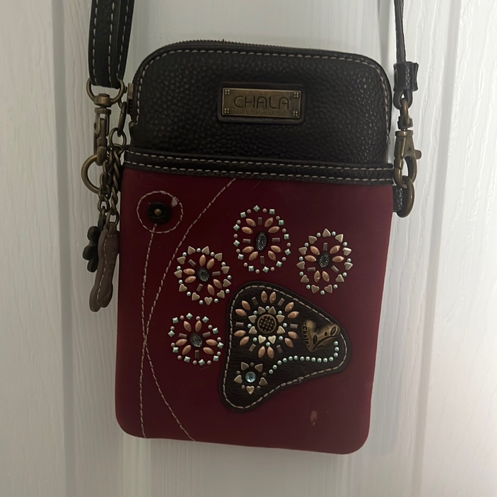 Chala purse with paw print
